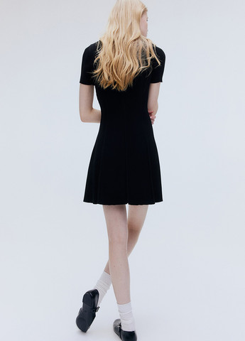 Чорна кежуал сукня H&M однотонна