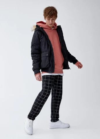 Чорна демісезонна куртка Pull & Bear
