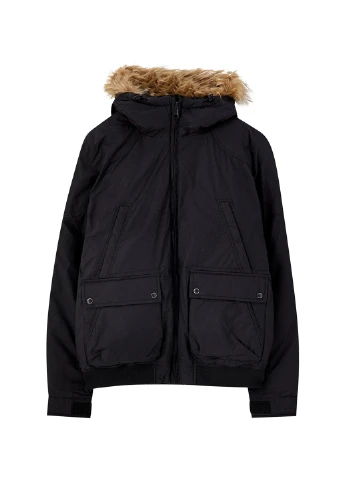 Чорна демісезонна куртка Pull & Bear