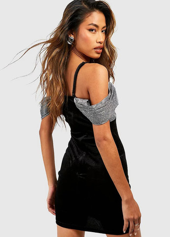 Черное кэжуал платье с открытыми плечами Boohoo однотонное