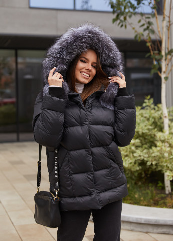 Чорна зимня куртка MN