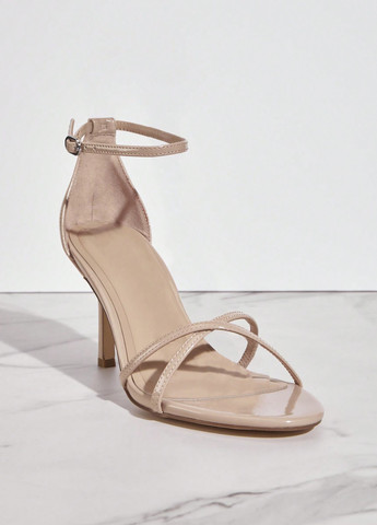Пудровые босоножки SHEIN с ремешком лаковые