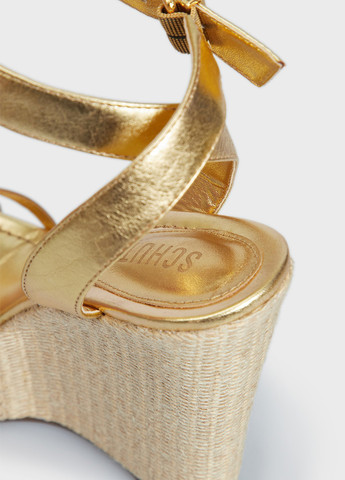 Золотые босоножки Schutz с ремешком на плетеной подошве