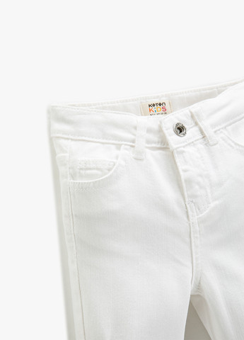 Белые демисезонные зауженные джинсы KOTON