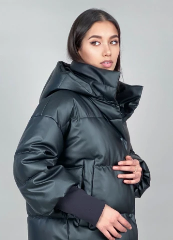Черная зимняя куртка кожаная CHICLY