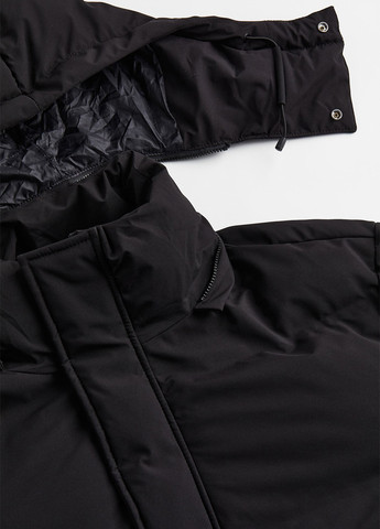 Черная демисезонная куртка подовжена H&M