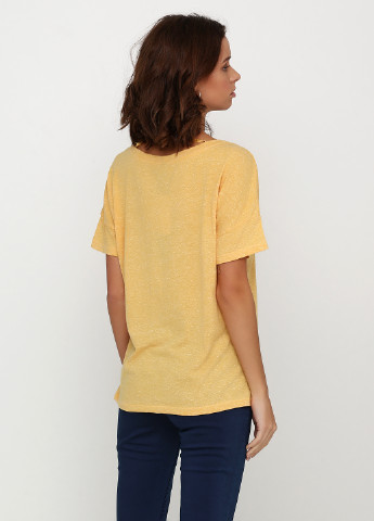 Желтая летняя футболка Colours