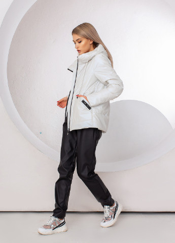 Белая демисезонная женская демисезонная куртка белая 84922 Visdeer