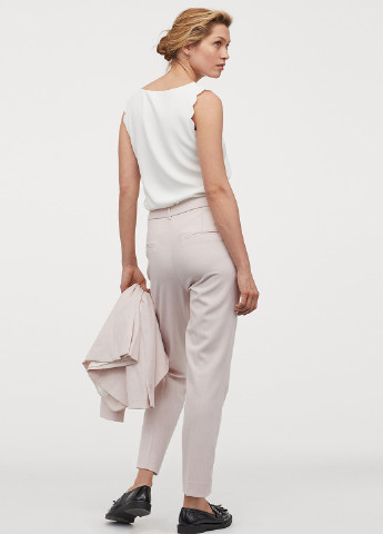 Светло-розовые классические демисезонные зауженные брюки H&M