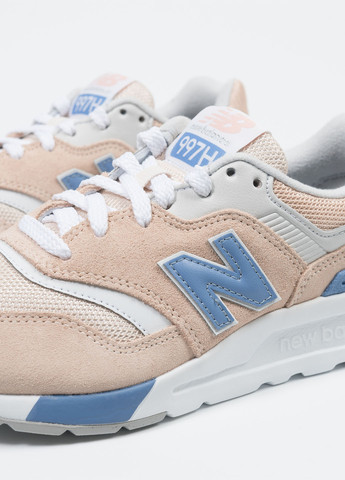 Пудровые демисезонные кроссовки New Balance