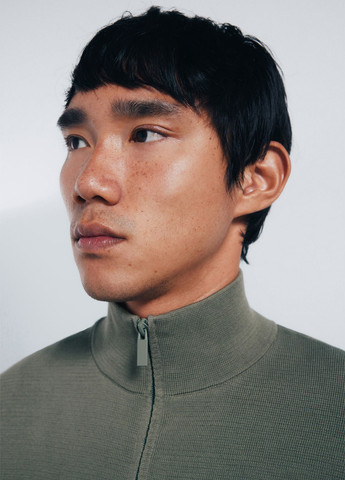 Оливковый (хаки) демисезонный свитер Springfield