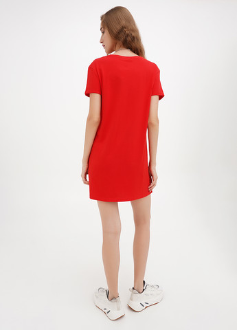 Красное кэжуал платье платье-футболка Terranova однотонное