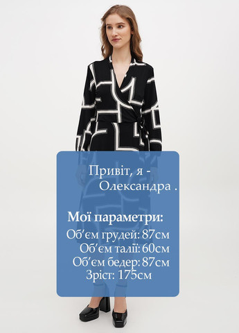 Черное кэжуал платье на запах H&M с геометрическим узором