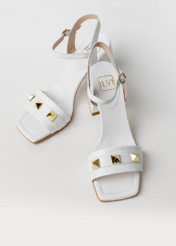 Белые босоножки Ilvi с ремешком с заклепками