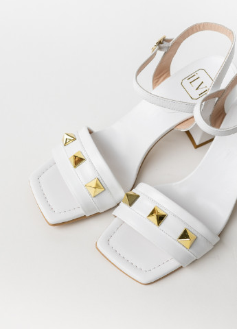 Белые босоножки Ilvi с ремешком с заклепками