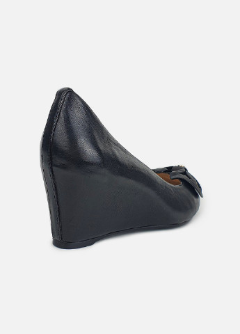 Жіночі туфлі на танкетці шкіряні чорні Glossi туфли (252654862)