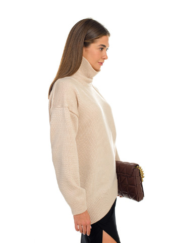 Пудровый свитер оверсайз с высоким воротником-стойка. SVTR