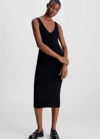 Черное кэжуал платье футляр Calvin Klein однотонное