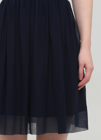Темно-синя коктейльна сукня кльош Elise Ryan однотонна