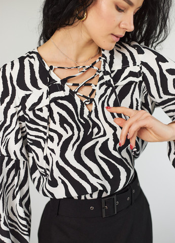 Черно-белая летняя блуза MiNiMax