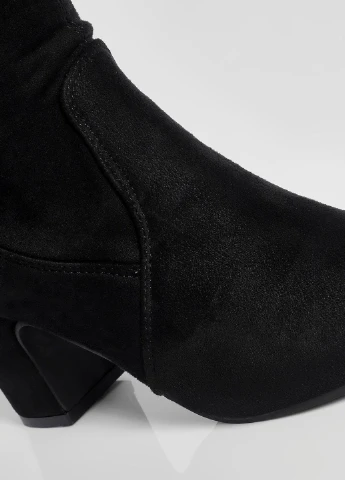 Осенние сапоги на блочной пятке, растягивающиеся выше круга Boohoo из искусственной замши