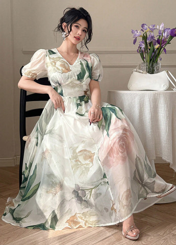 Белое вечернее платье с юбкой-солнце SHEIN с цветочным принтом