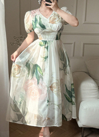 Белое вечернее платье с юбкой-солнце SHEIN с цветочным принтом