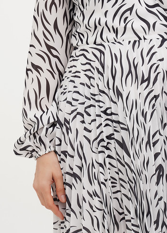 Черное кэжуал платье плиссированное, на одно плечо, на запах Babylon с абстрактным узором