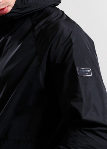 Чорна демісезонна куртка Barbour