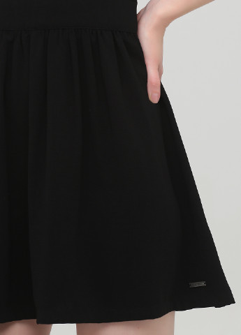 Черное коктейльное платье клеш Pepe Jeans однотонное