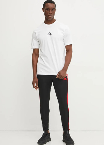 Біла футболка adidas