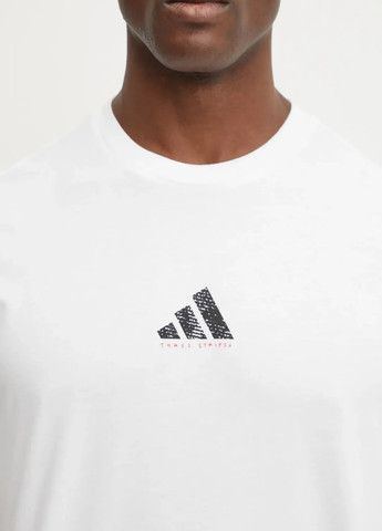 Біла футболка adidas