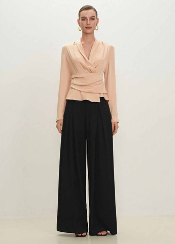 Персиковая блуза на запах SHEIN