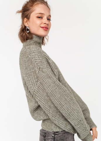 Оливковий (хакі) зимовий светр befree