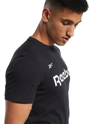 Черная футболка Reebok