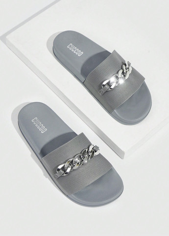 Серые шлепанцы SHEIN с цепочками