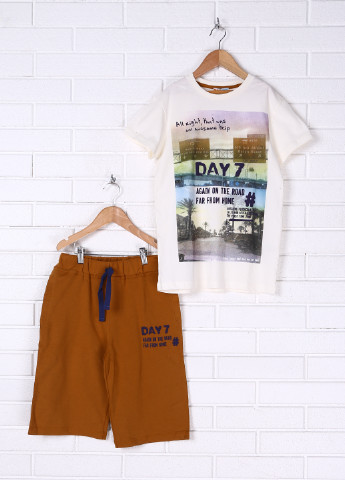 Бежевый летний комплект (шорты, футболка) Mackays