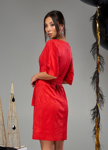 Красное повседневный оригинальное платье с неповторимым полуприталенным кроем Jadone Fashion