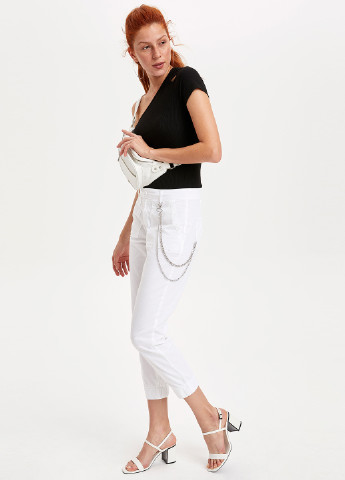 Белые кэжуал летние зауженные брюки DeFacto