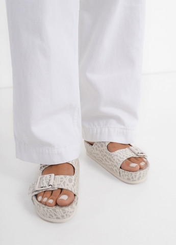 Бежевые шлепанцы Armani Exchange