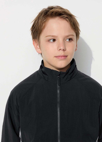 Черная демисезонная куртка Uniqlo