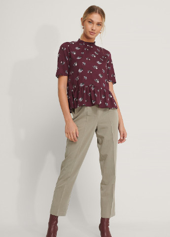 Біла блуза з баскою NA-KD