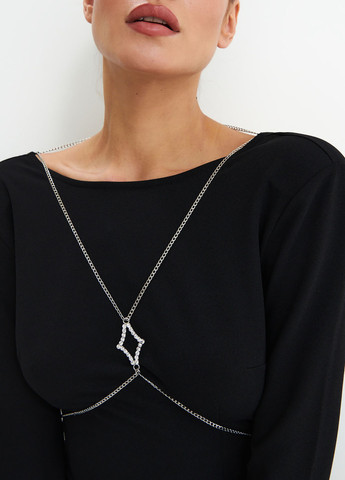 Черное коктейльное платье с открытой спиной Mohito однотонное