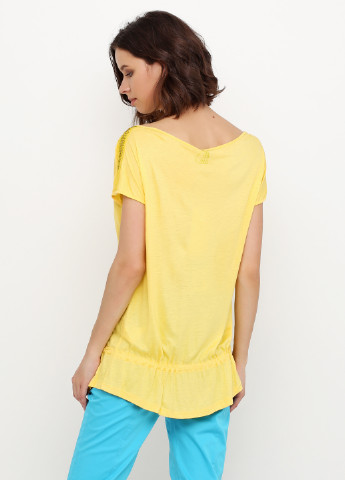 Желтая летняя блуза Sassofono