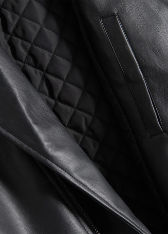 Черная демисезонная куртка косуха Reserved