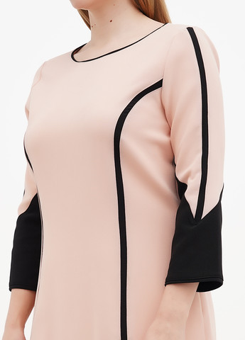 Пудровое кэжуал платье футляр Sassofono колор блок