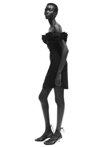 Чорна коктейльна сукня з відкритими плечима H&M однотонна