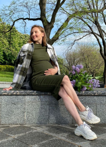 Оливкова (хакі) кежуал сукня для вагітних та годуючих мам із секретом для годування хакі To Be однотонна