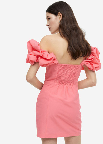 Розовое кэжуал платье с открытыми плечами H&M однотонное