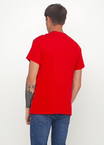 Красная футболка Gildan